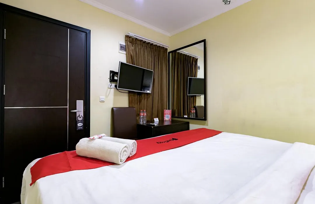 Reddoorz Plus @ Thamrin-1
